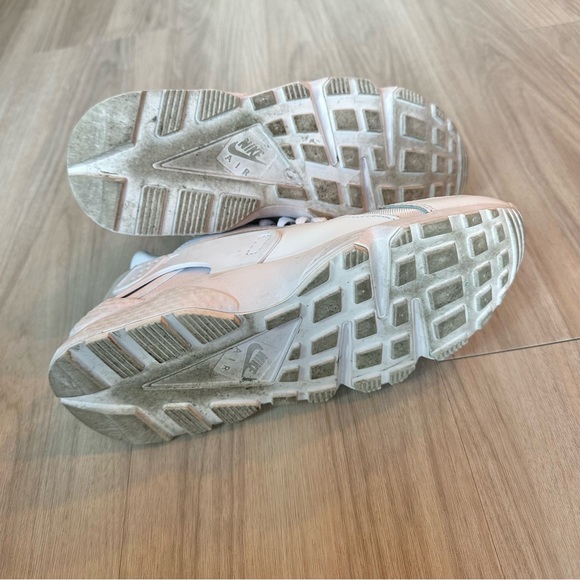 Nike Air Huarache White / Pure Platinum - Picture 3 of 3